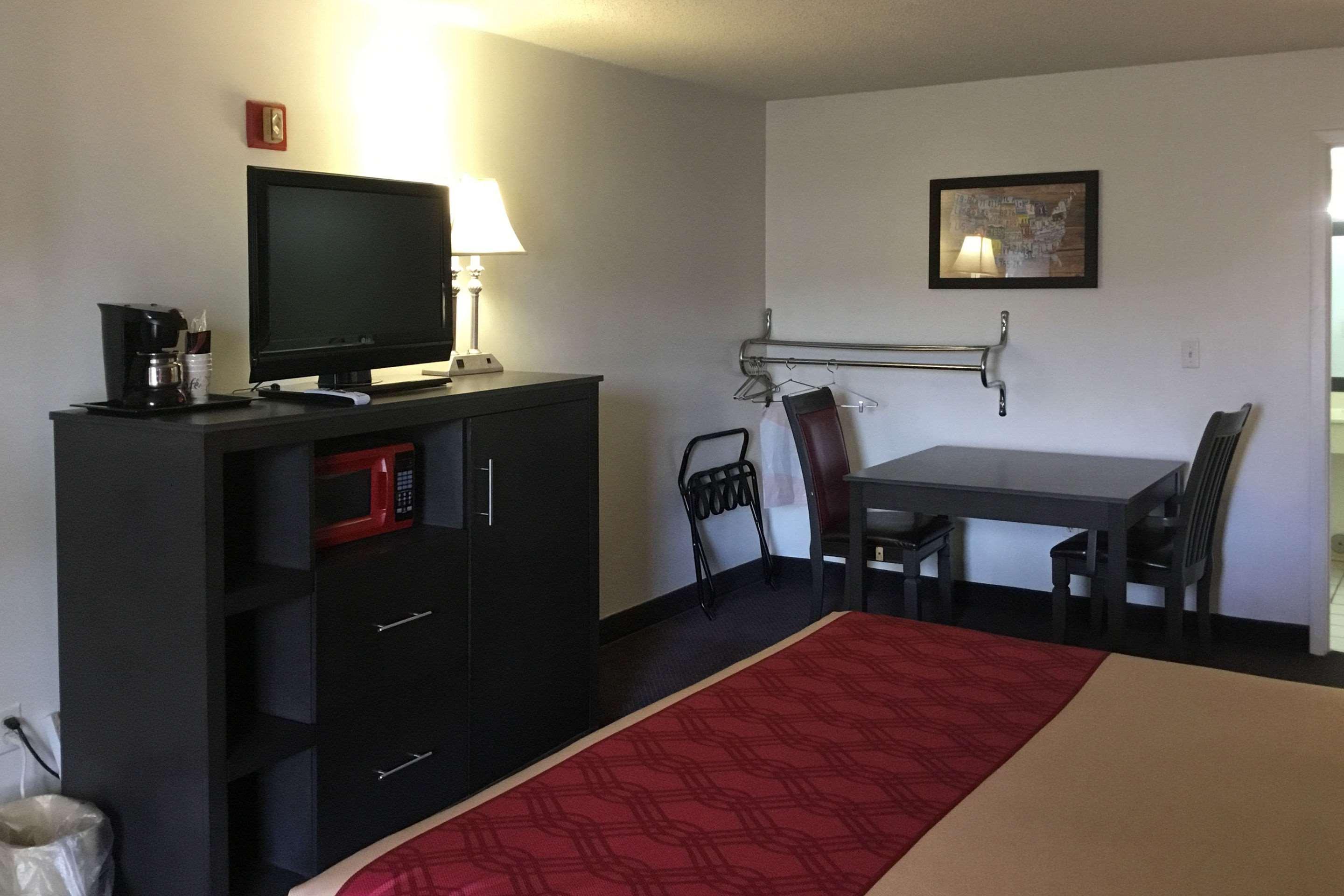 Econo Lodge Ruther Glen Buitenkant foto