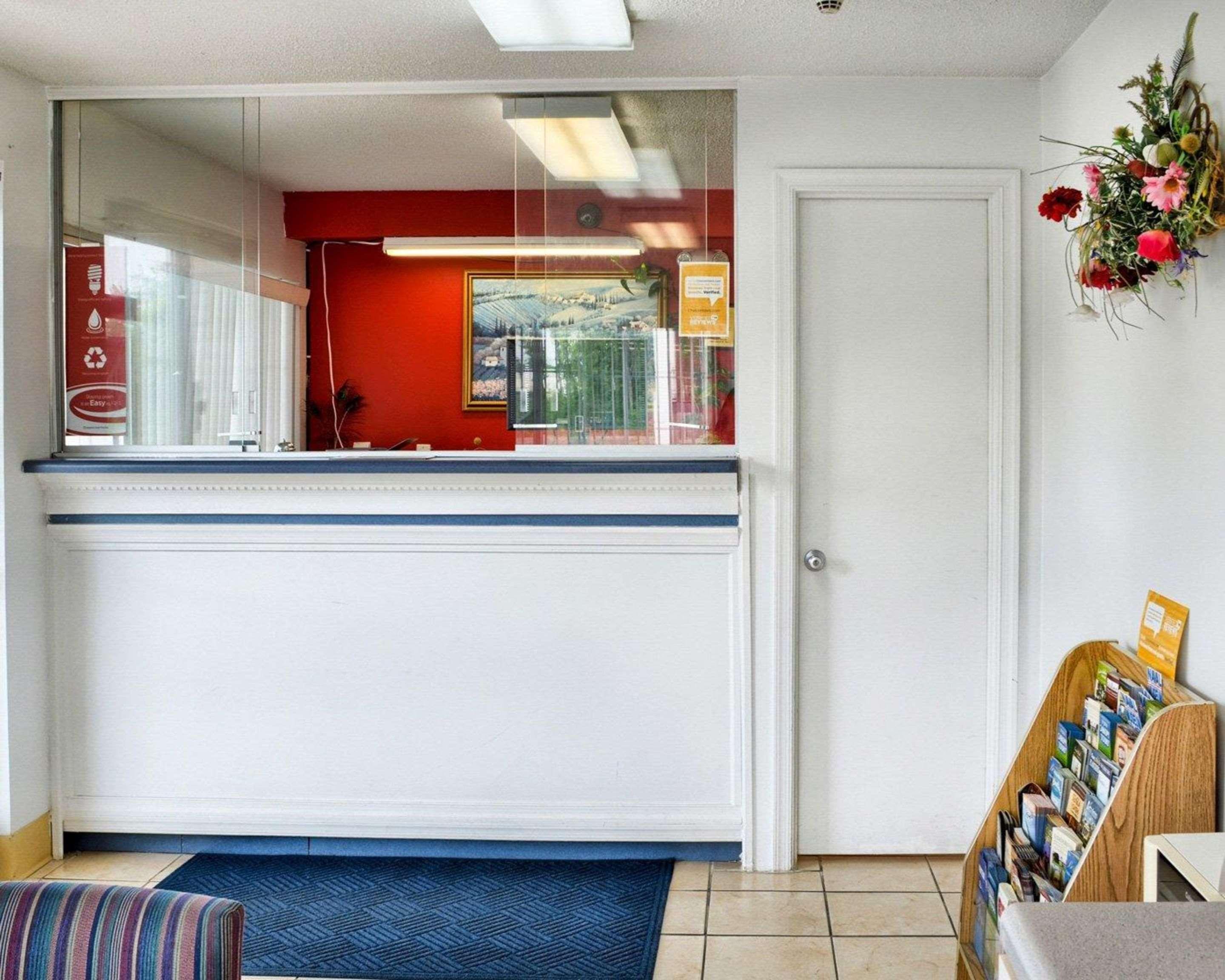 Econo Lodge Ruther Glen Buitenkant foto