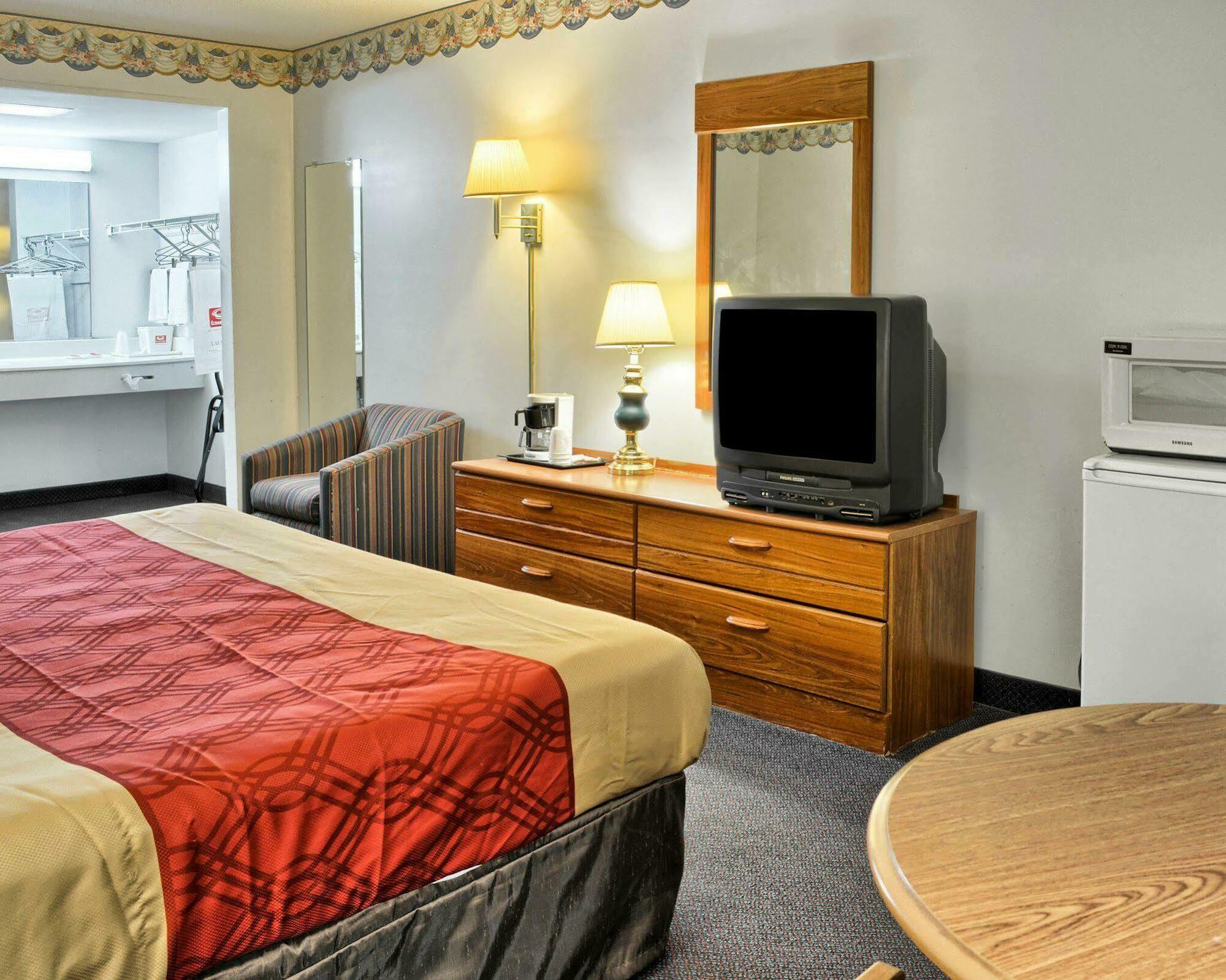 Econo Lodge Ruther Glen Buitenkant foto
