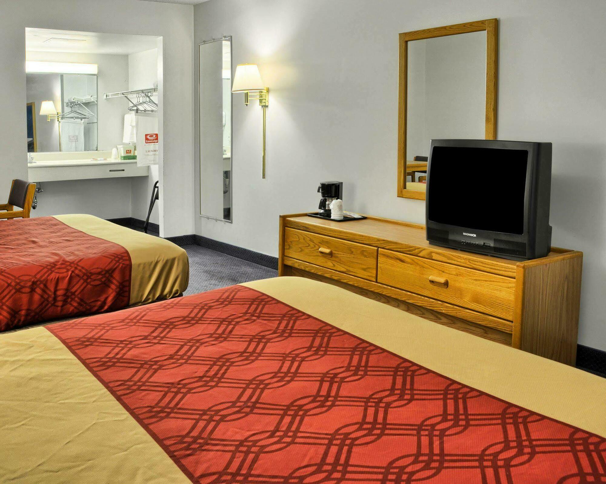 Econo Lodge Ruther Glen Buitenkant foto